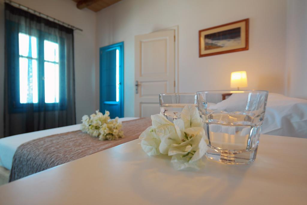 Miramare Hotel Folegandros Town Phòng bức ảnh